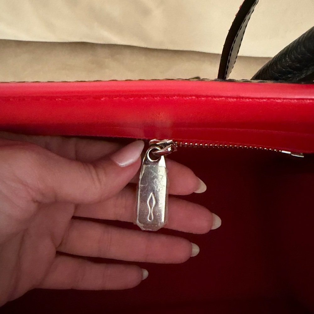 CHRISTIAN LOUBOUTIN Medium PALOMA BAG - Picture 12 of 16